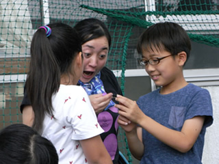 先生、お花にびっくり！