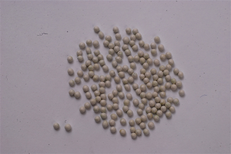 水を与えてから、鉢底から流れ出るまでに時間がかかるのは、水はけが悪い土